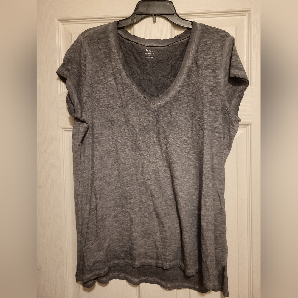 a.n.a Gray V-Neck Short Sleeve Tee